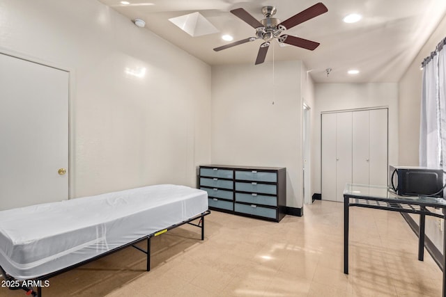 bedroom with a skylight, recessed lighting, light flooring, and a ceiling fan
