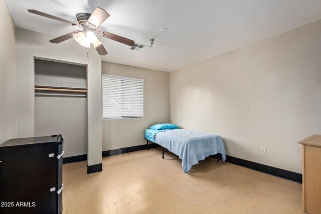 bedroom with baseboards, a closet, and a ceiling fan