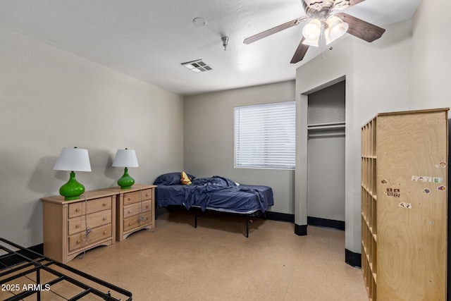 bedroom with ceiling fan