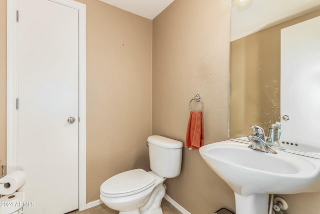 bathroom featuring toilet and sink