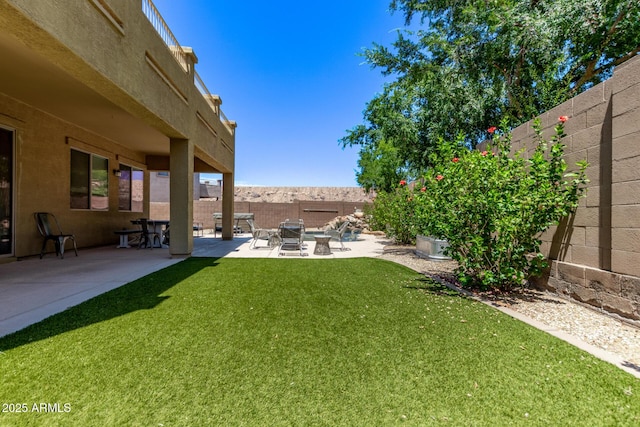 7031 W Lone Tree Trl, Peoria, AZ 85383 - fenced backyard with a patio
