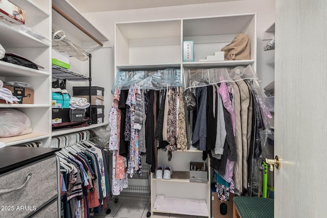 walk in closet featuring tile patterned floors