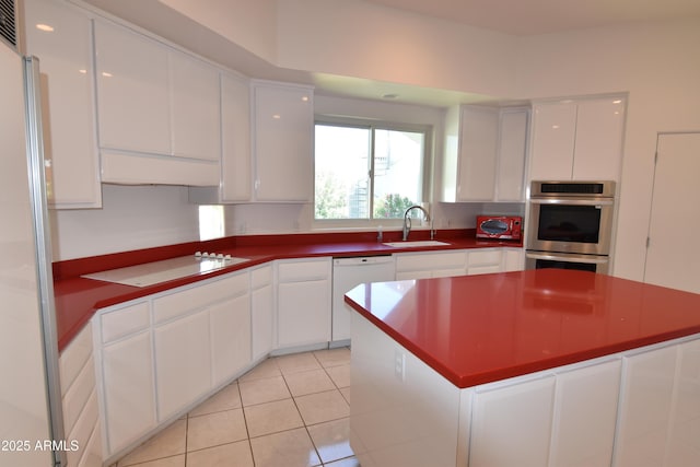 2570 E Manzanita St, Apache Junction, AZ 85119 - kitchen featuring appliances with stainless steel finishes, a sink, and white cabinetry