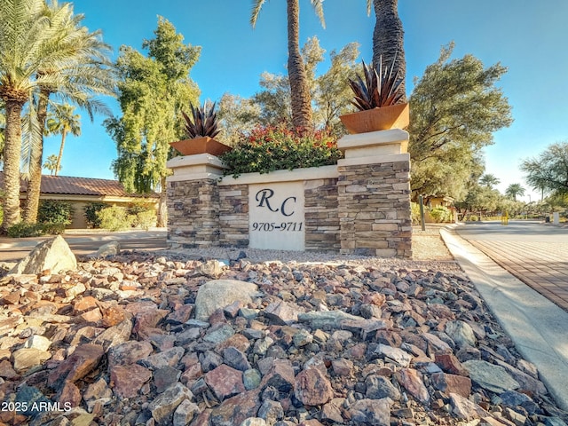 view of community / neighborhood sign