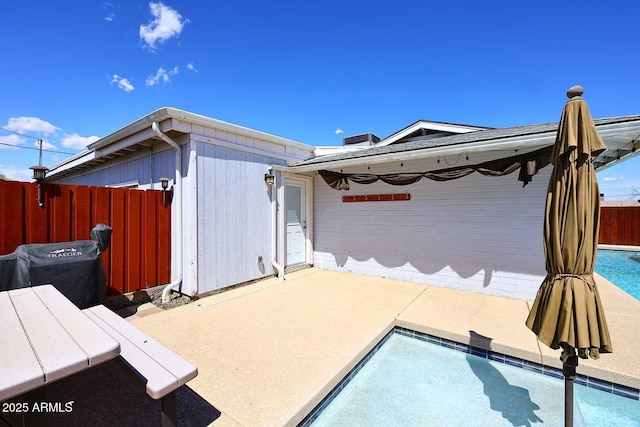 5634 N 39th Ave, Phoenix, AZ 85019 - rear view of property featuring a patio, a fenced in pool, and fence