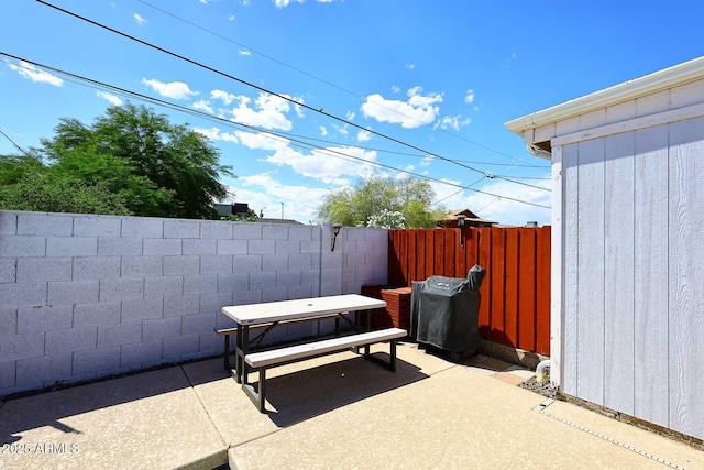 5634 N 39th Ave, Phoenix, AZ 85019 - view of patio featuring fence and outdoor dining area