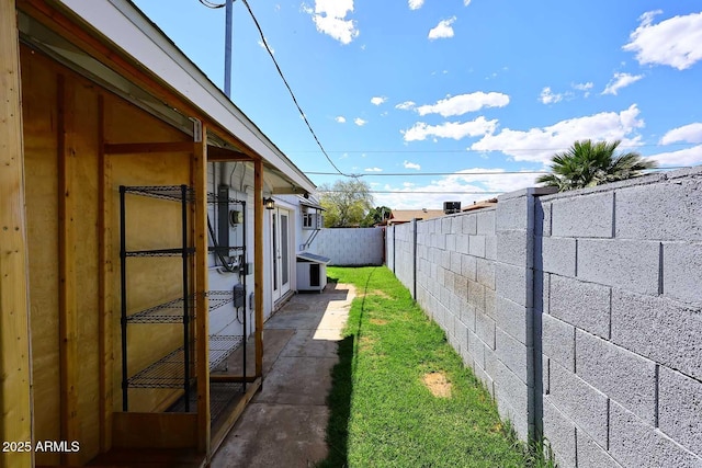 5634 N 39th Ave, Phoenix, AZ 85019 - view of yard featuring a fenced backyard