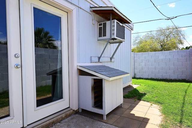 5634 N 39th Ave, Phoenix, AZ 85019 - exterior space featuring a yard and fence