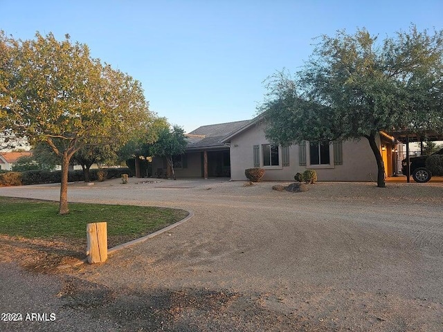 view of front of house featuring a front lawn