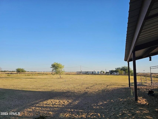 view of yard featuring a rural view