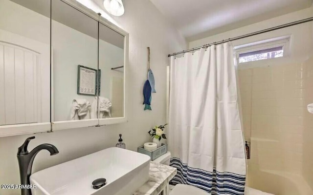 2600 W Old Linden Rd, Show Low, AZ 85901 - bathroom with shower / tub combo, vanity, and toilet