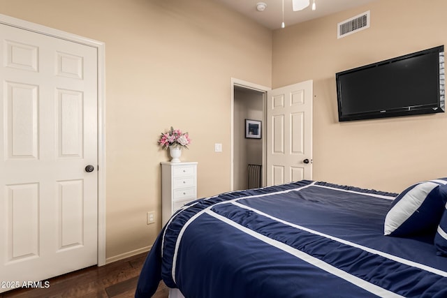 bedroom featuring dark wood-style floors, visible vents, and baseboards