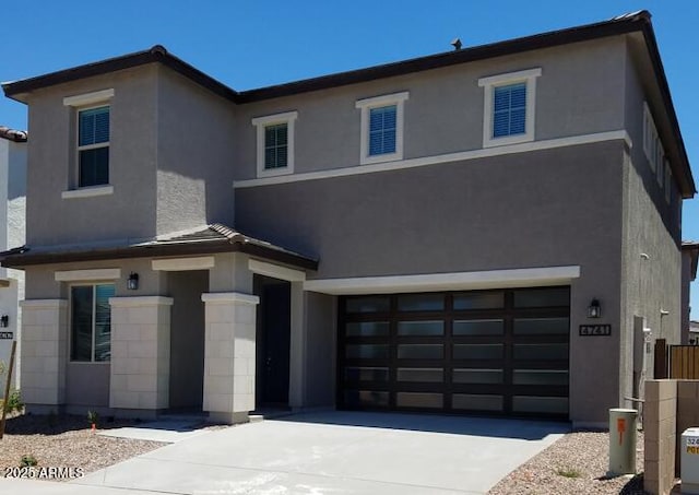 view of front facade featuring a garage