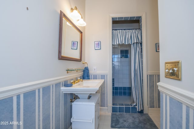 19125 N Lower Territory Rd, Prescott, AZ 86305 - full bath with vanity, tile patterned flooring, a shower with curtain, and wainscoting