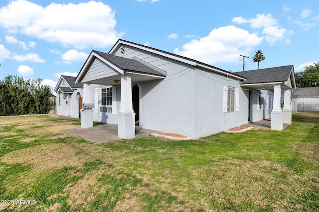 view of front of house with a front lawn