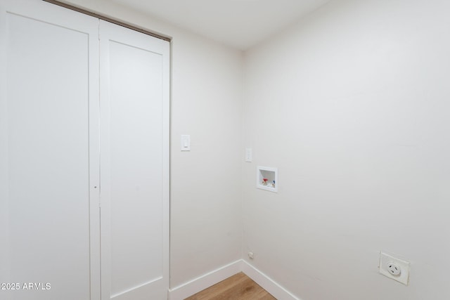 1061 E Fremont Dr, Tempe, AZ 85282 - washroom featuring washer hookup, electric dryer hookup, and light wood-style floors