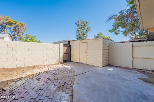 1061 E Fremont Dr, Tempe, AZ 85282 - garage with a gate
