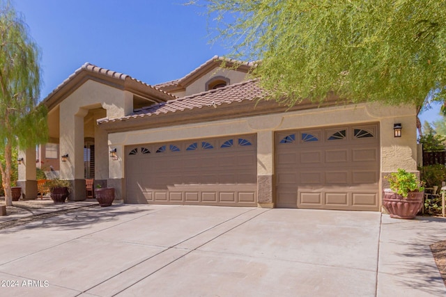 view of front facade featuring a garage