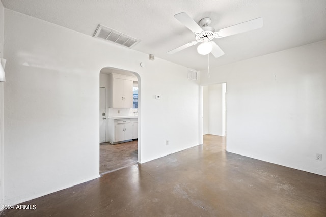 spare room featuring ceiling fan and a textured ceiling