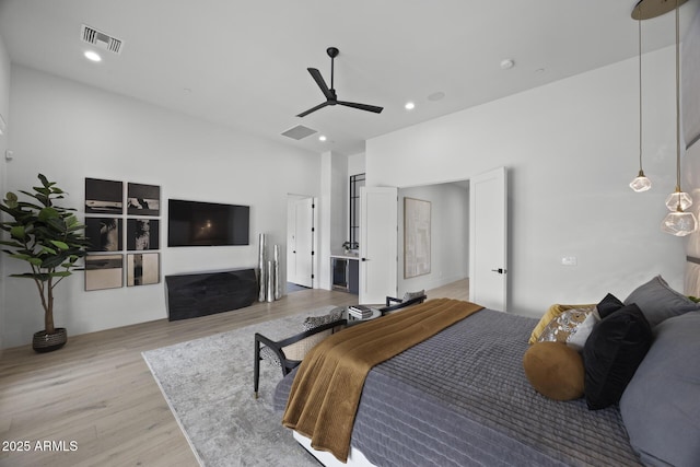 bedroom with visible vents, a ceiling fan, light wood-style floors, and recessed lighting