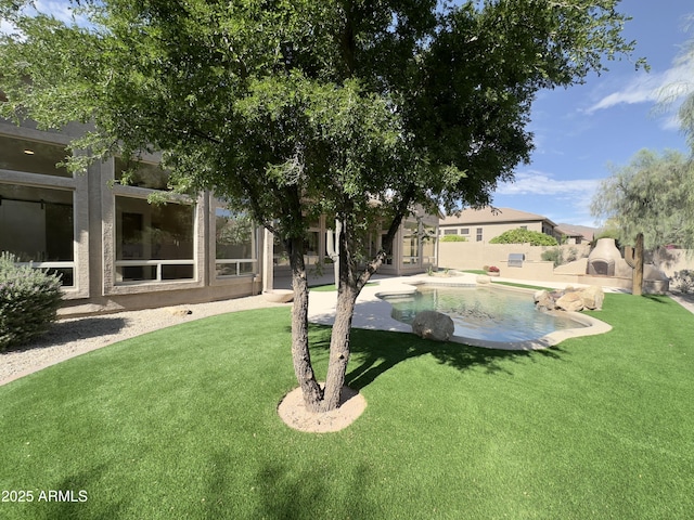 view of yard with a patio