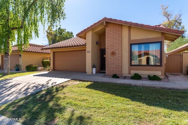 view of front of property featuring a front yard and a garage