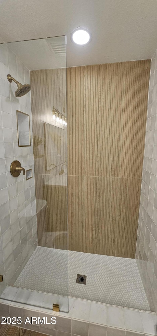 full bath featuring a tile shower