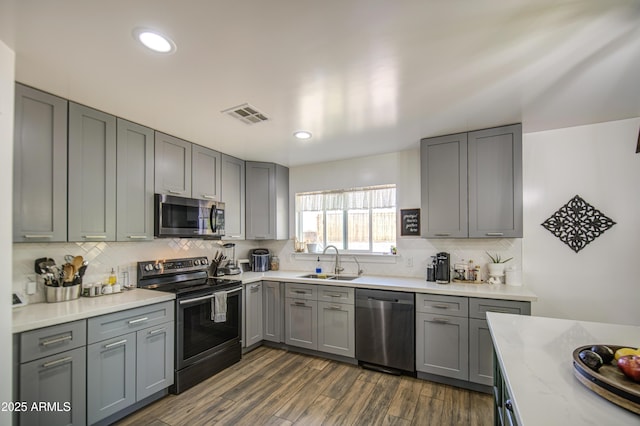 kitchen featuring a sink, visible vents, gray cabinets, and appliances with stainless steel finishes