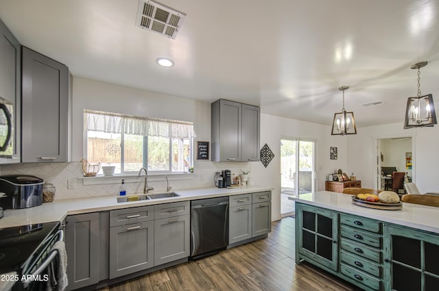 kitchen featuring a sink, visible vents, gray cabinets, and dishwasher