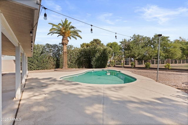 1509 W Kiowa Ave, Mesa, AZ 85202 - view of swimming pool featuring a patio