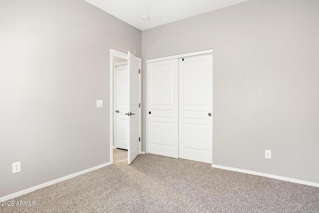 unfurnished bedroom with carpet flooring and a closet