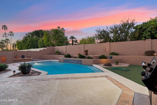 6208 E Paradise Ln, Scottsdale, AZ 85254 - pool at dusk with a patio, a fenced backyard, and a fenced in pool