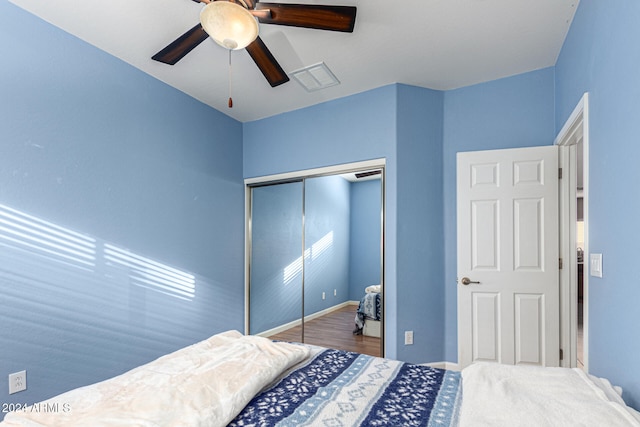 bedroom featuring hardwood / wood-style flooring, a closet, and ceiling fan