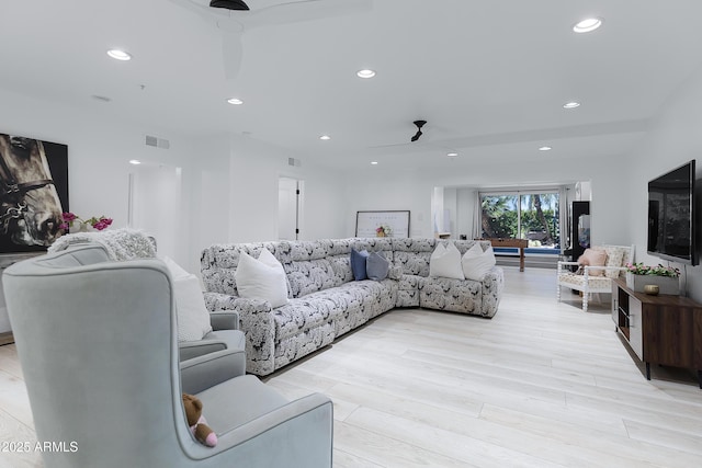 living area with recessed lighting, visible vents, light wood-type flooring, and a ceiling fan