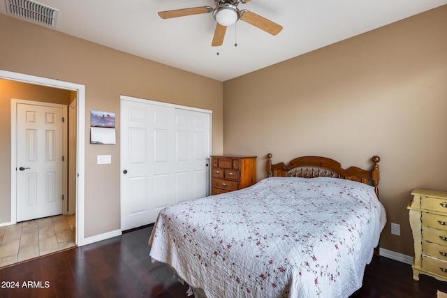 bedroom featuring ceiling fan, a closet, and dark hardwood / wood-style floors