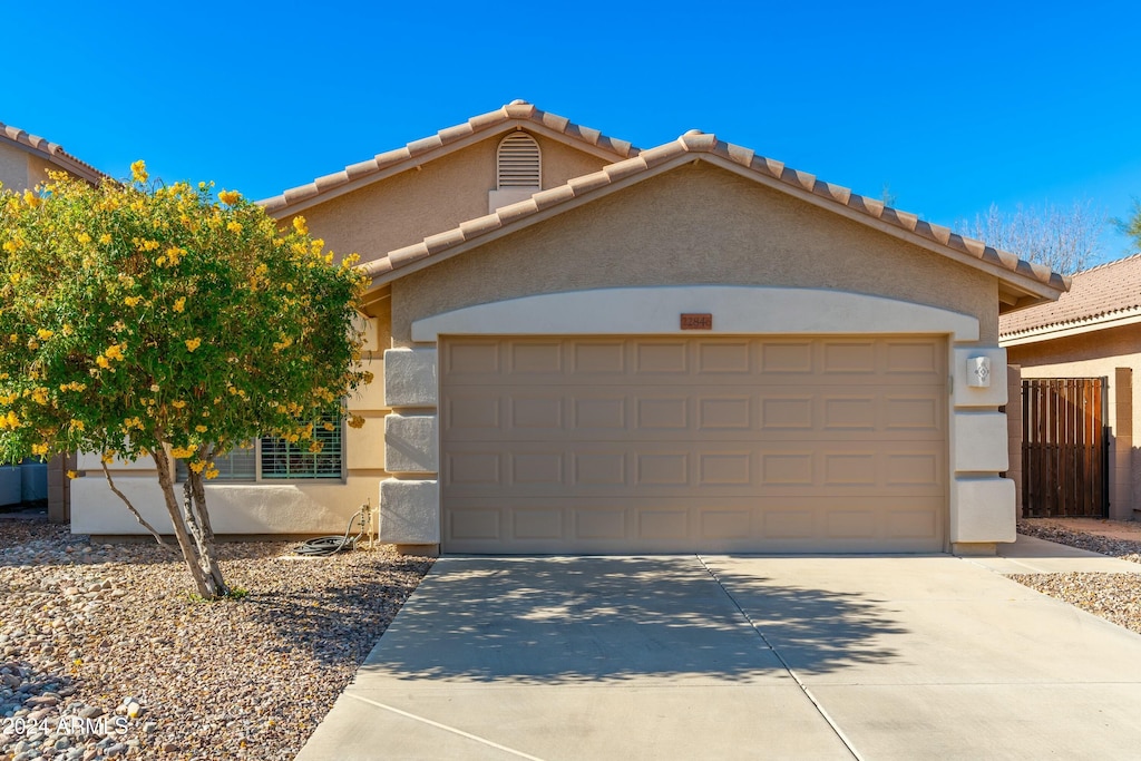 view of front of property featuring a garage