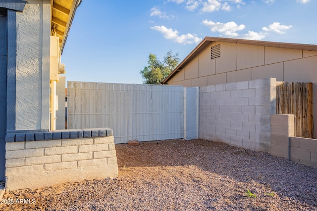 8021 W Hazelwood St, Phoenix, AZ 85033 - view of yard featuring fence