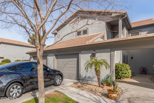 view of front facade featuring a garage