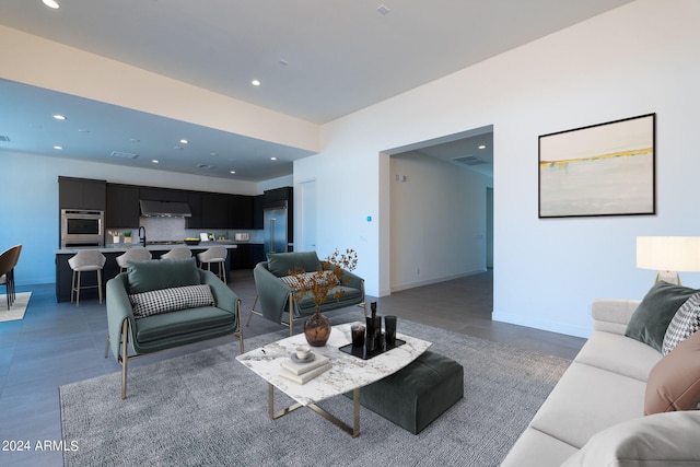 living room featuring baseboards, visible vents, and recessed lighting