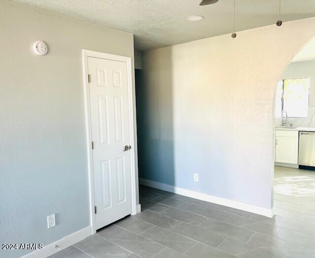 unfurnished room with sink