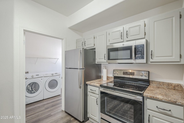 600 W Grove Pkwy Unit 2188, Tempe, AZ 85283 - kitchen with appliances with stainless steel finishes, washing machine and dryer, light countertops, and light wood-type flooring