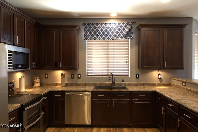8920 S 40th Ln, Laveen, AZ 85339 - kitchen with stainless steel appliances, a sink, dark brown cabinets, wood finished floors, and recessed lighting