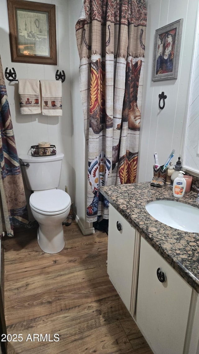 8920 S 40th Ln, Laveen, AZ 85339 - bathroom featuring vanity, wood finished floors, toilet, and curtained shower