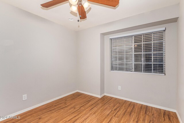 unfurnished room with wood-type flooring and ceiling fan