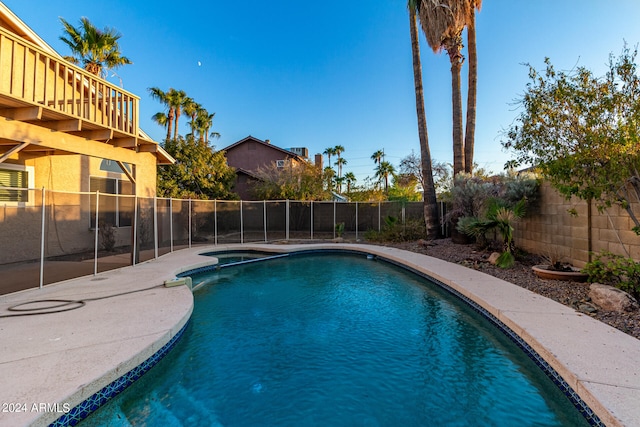 view of swimming pool