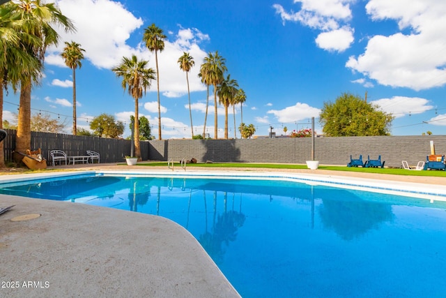 view of swimming pool