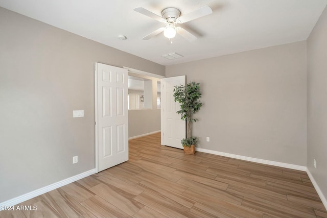 962 W Lindbergh Ave, Coolidge, AZ 85128 - empty room with light hardwood / wood-style floors and ceiling fan