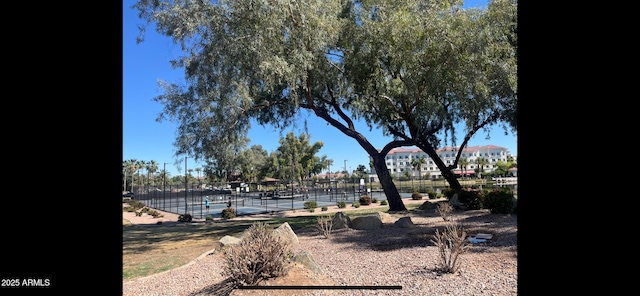 2511 W Queen Creek Rd Unit 378, Chandler, AZ 85248 - view of yard with fence