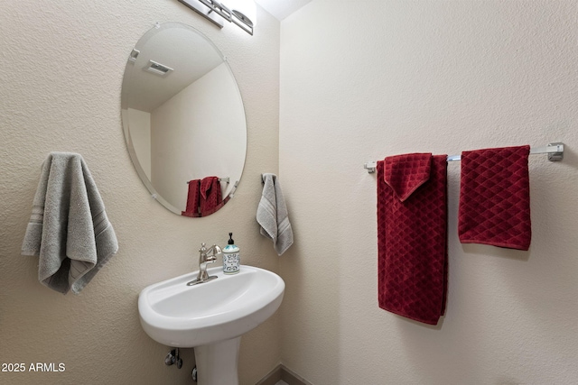 bathroom featuring sink