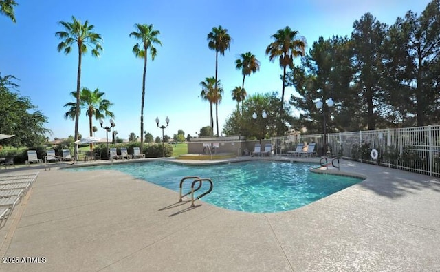 23756 S Vacation Way, Sun Lakes, AZ 85248 - community pool with a patio